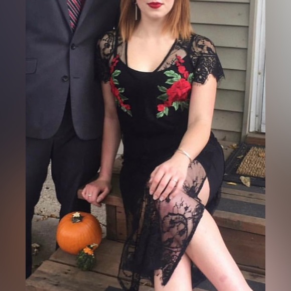 FOREVER 21 - Rose Embroidered Appliqué on Black Lace Maxi Dress - Picture 4 of 4